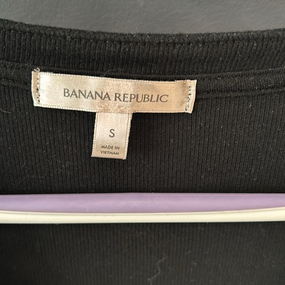 Banana Republic Ribbed V Henley - Picture 2 of 4